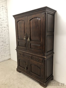 Puhvetkapp (125x196x47)