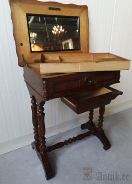 Buduaari laud (53x67x38)