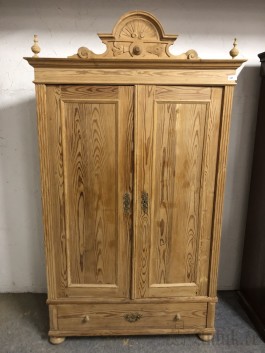 Nurga riidekapp (116x204x50)