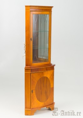 Nurga vitriinkapp (66x180x47)