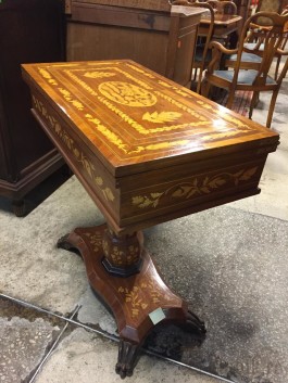 Игровой стол