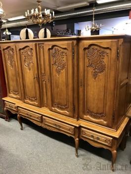Puhvetkapp (Louis XV)
