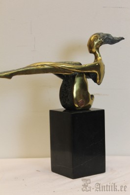 Skulptuur (33x29x8)